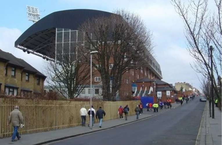 Người hâm mộ Crystal Palace đổ về Selhurst Park trong ngày thi đấu