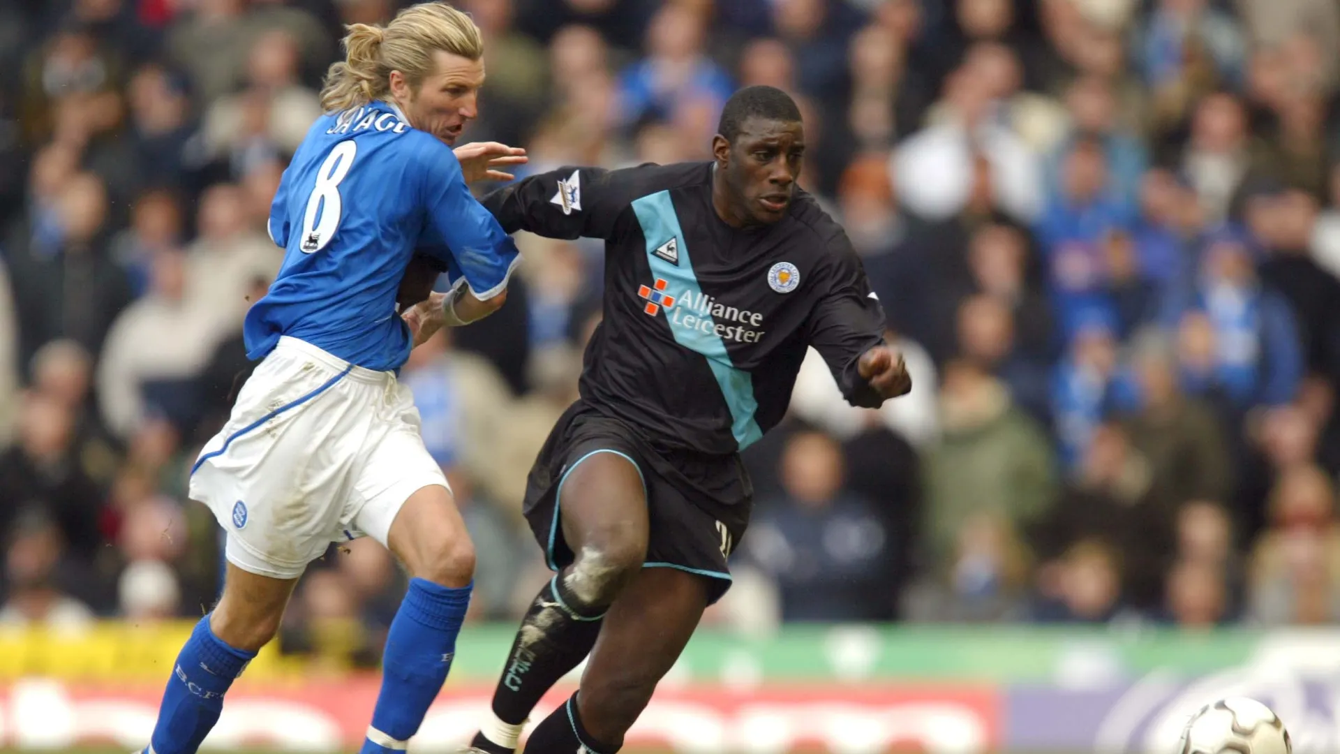 Robbie Savage trong màu áo Leicester City trước khi chuyển đến Birmingham