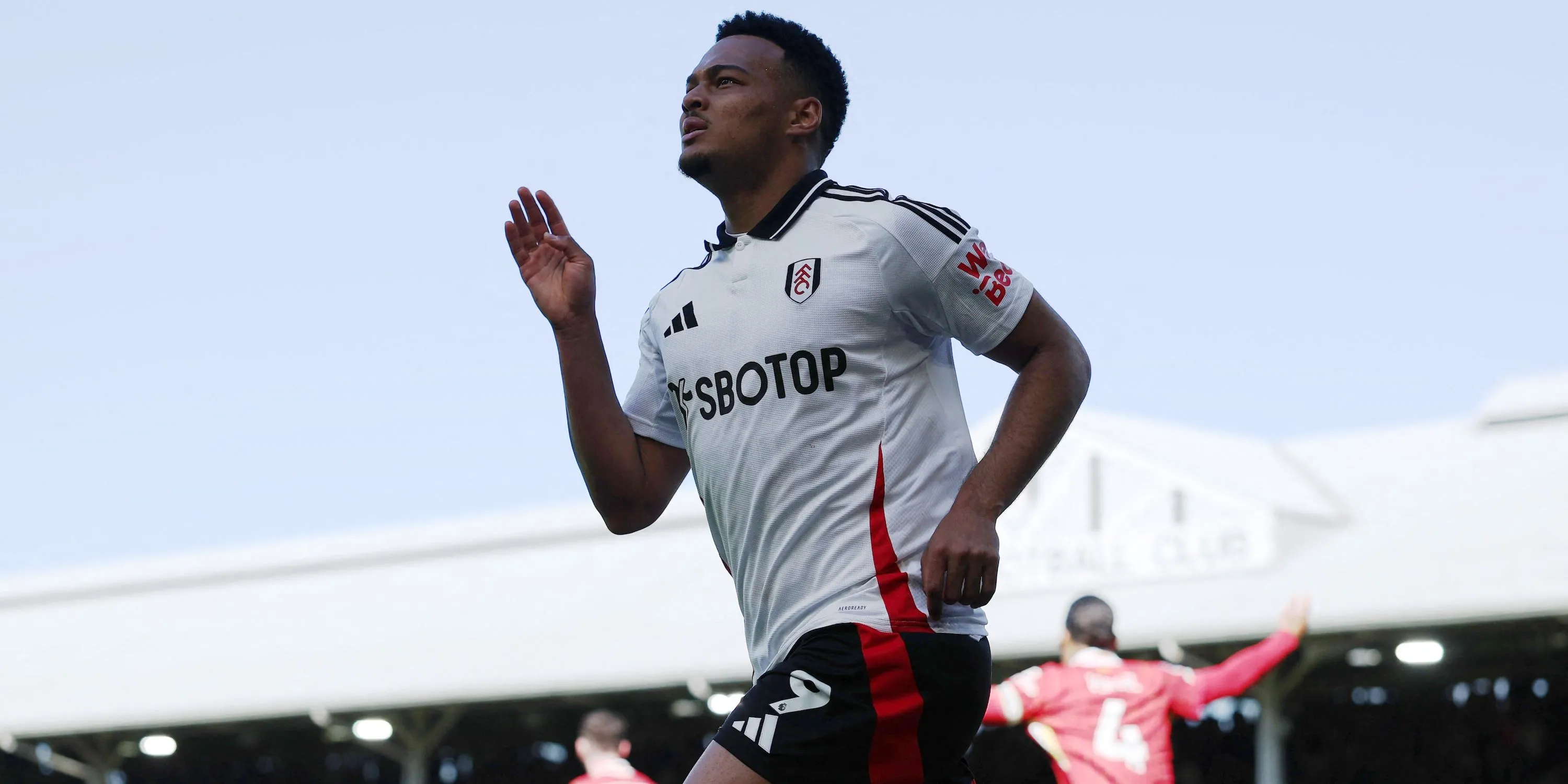 Rodrigo Muniz ăn mừng bàn thắng cho Fulham, minh chứng cho khả năng ghi bàn tại Premier League
