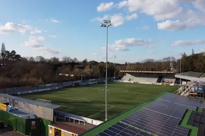 Sân Gallagher Stadium, mái nhà vững chãi của Maidstone United