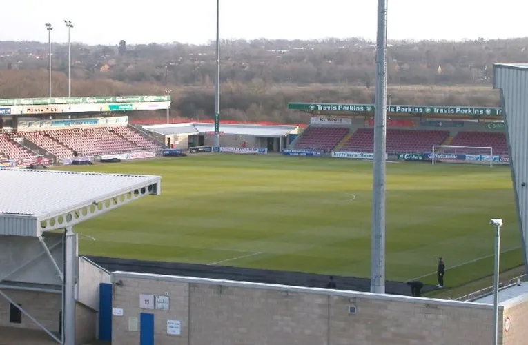Sân Sixfields trước trận đấu, chờ đợi những khoảnh khắc bùng nổ
