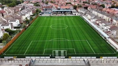 Sân vận động Rossett Park nhìn từ trên cao, biểu tượng của Marine AFC