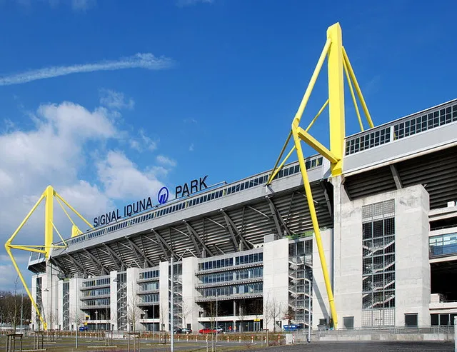 Signal Iduna Park nhìn từ trên cao, kiến trúc độc đáo của sân vận động Dortmund