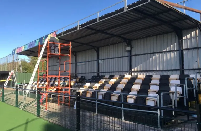 Sơ đồ bố trí chỗ ngồi tại sân Dales Lane, sân nhà của Rushall Olympic