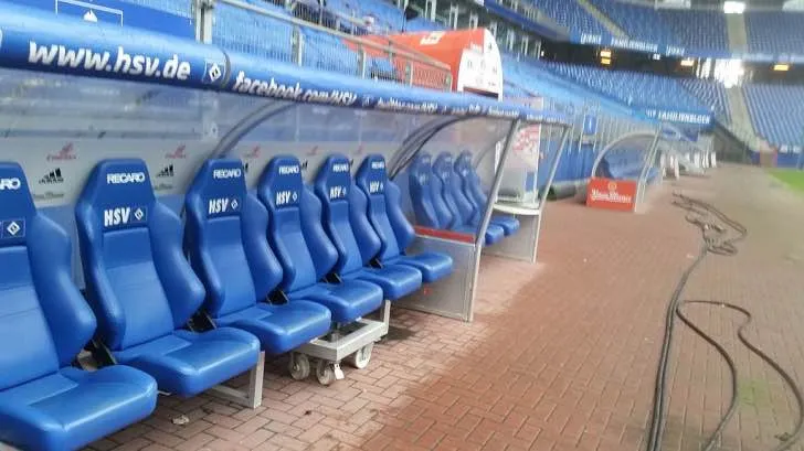 Sơ đồ chỗ ngồi sân Volksparkstadion với thiết kế lòng chảo liền mạch