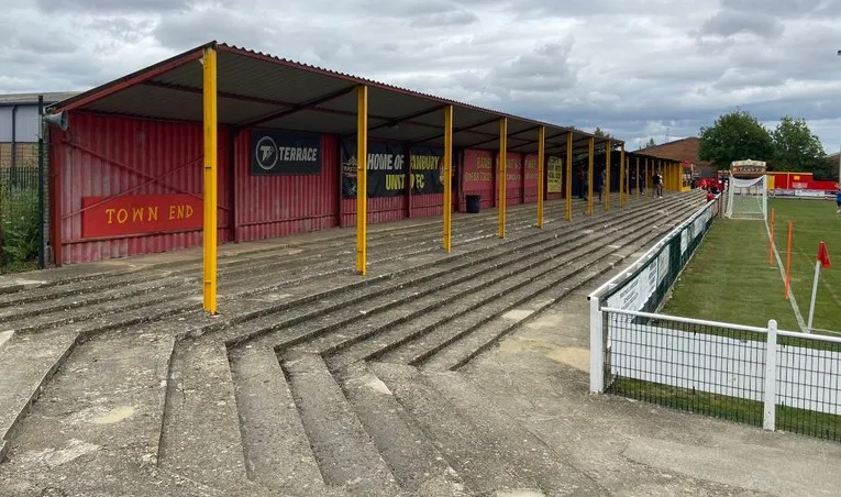 Spencer Stadium với những bậc thang ở Town End