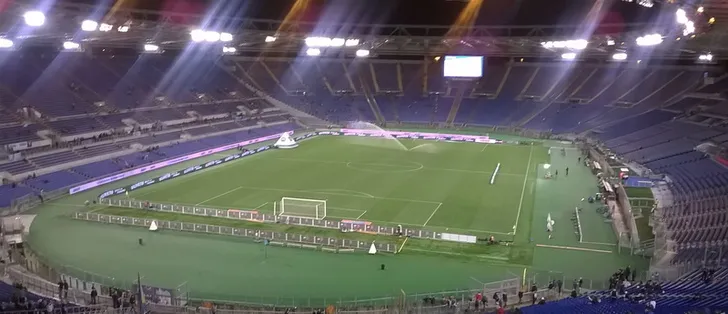 Stadio Olimpico vắng lặng, một vẻ đẹp cô đơn chờ đợi những đêm đầy cảm xúc của bóng đá Italia.