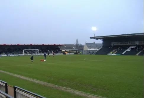 Toàn cảnh bên trong sân vận động The New Lawn, ngôi nhà của Forest Green Rovers