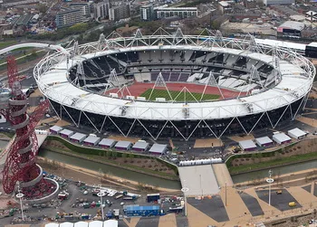 Toàn cảnh London Stadium từ trên cao, biểu tượng của sự chuyển mình từ sân Olympic thành ngôi nhà của West Ham United