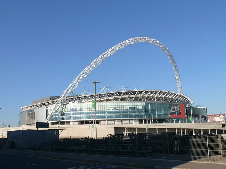 Toàn cảnh ngoại thất sân Wembley, kiến trúc hiện đại và hùng vĩ