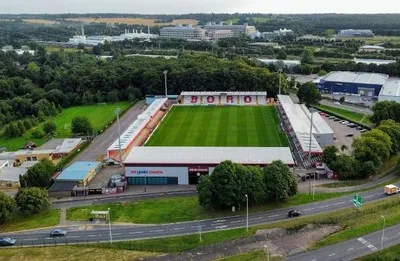 Toàn cảnh sân Lamex Stadium từ trên cao, ngôi nhà của Stevenage FC
