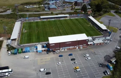 Toàn cảnh sân vận động Bob Lucas Stadium nhìn từ trên cao, nơi diễn ra các trận đấu của Weymouth FC