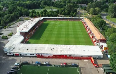 Toàn cảnh sân vận động Broadfield từ trên cao, tổ ấm của Crawley Town FC trong lòng bóng đá Anh