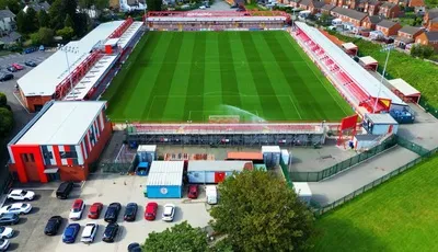 Toàn cảnh sân vận động Crown Ground từ trên cao, biểu tượng của Accrington Stanley