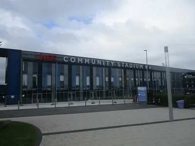 Toàn cảnh Sân vận động LNER Community ở York, một biểu tượng mới của bóng đá thành phố.