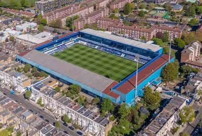 Toàn cảnh sân vận động Loftus Road nhìn từ trên cao, biểu tượng của QPR ở Luân Đôn