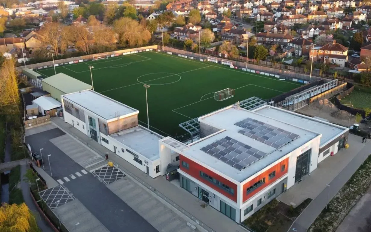 Toàn cảnh sân vận động Meadowbank nhìn từ trên cao, một mảnh ghép bình yên.