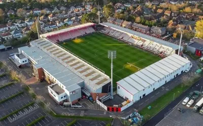Toàn cảnh sân Vitality Stadium nhìn từ trên cao, một góc nhỏ lặng lẽ giữa lòng Bournemouth.