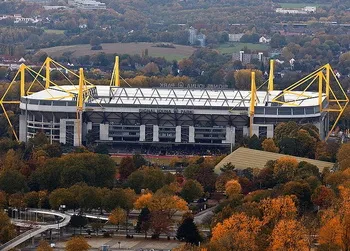 Toàn cảnh Signal Iduna Park, sân nhà Borussia Dortmund hùng vĩ