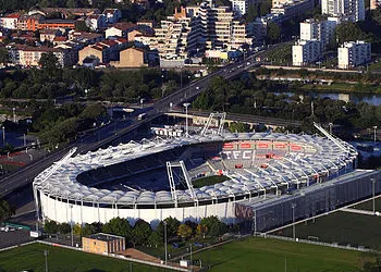 Toàn cảnh thành phố Toulouse với sân Municipal de Toulouse từ trên cao