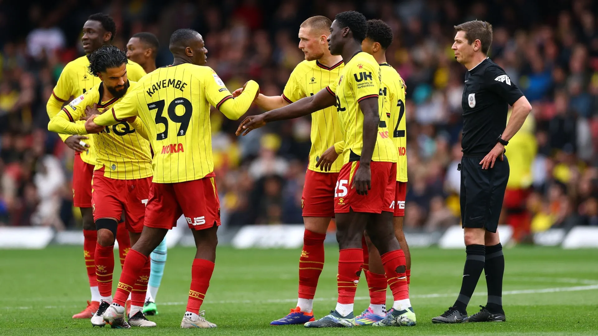 Trọng tài EFL Matt Donohue tại sân vận động của Watford