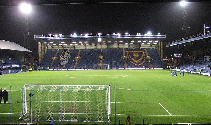 Trước trận đấu đêm tại Fratton Park