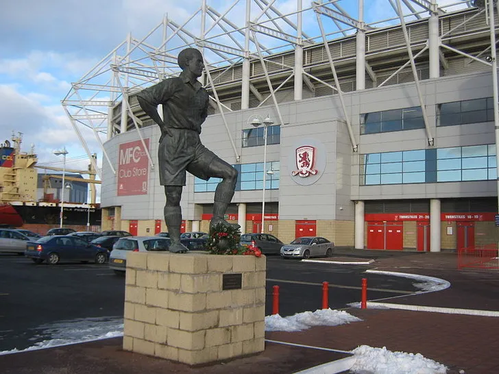 Tượng đài George Hardwick, huyền thoại của Middlesbrough FC, vĩnh cửu tại Riverside