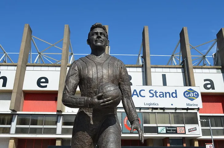 Tượng Joe Shaw bên ngoài Bramall Lane, vinh danh huyền thoại Sheffield United