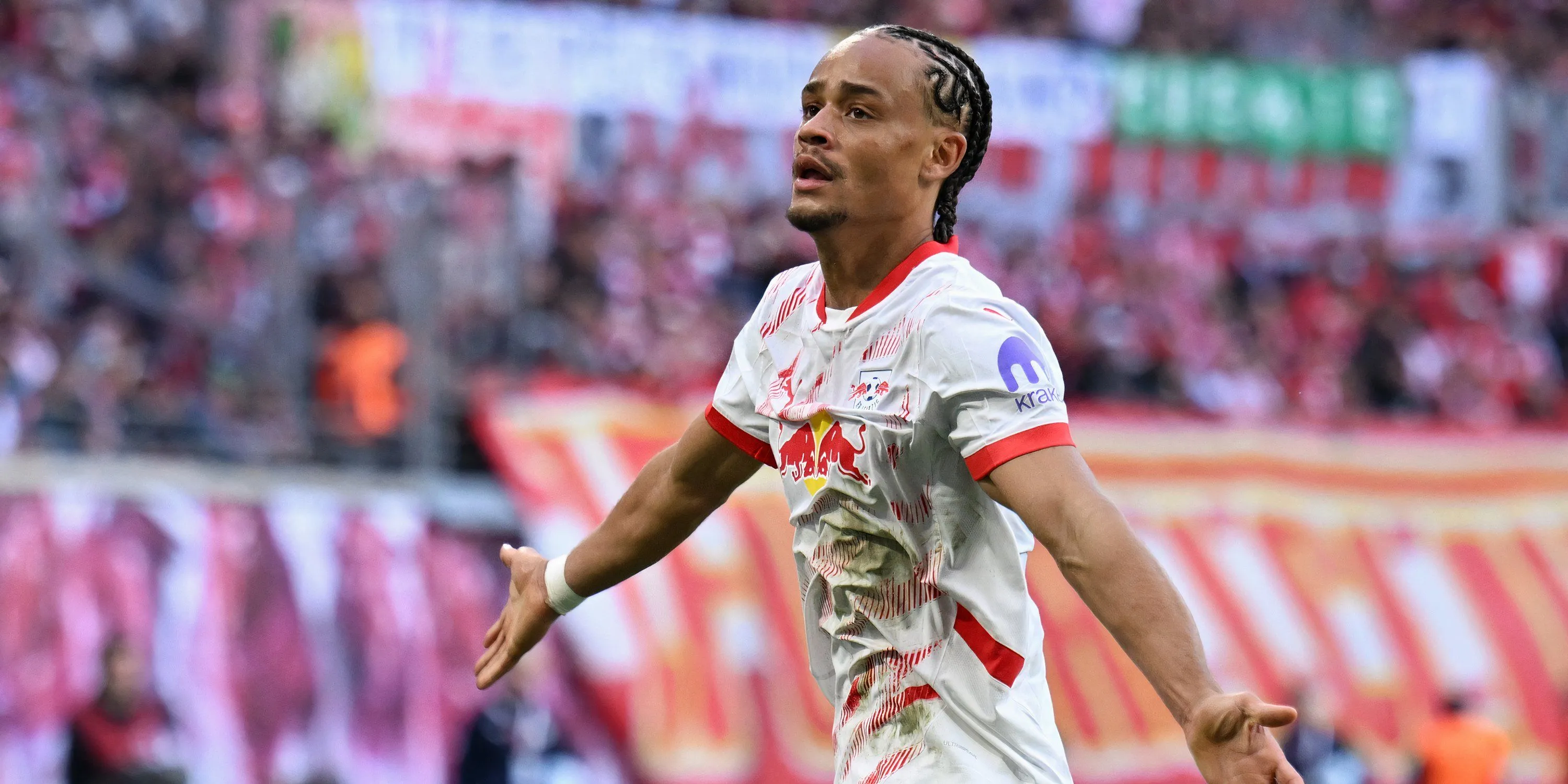 Xavi Simons vỡ òa cảm xúc khi ăn mừng bàn thắng, tài năng trẻ đầy hứa hẹn của RB Leipzig và mục tiêu Chelsea.