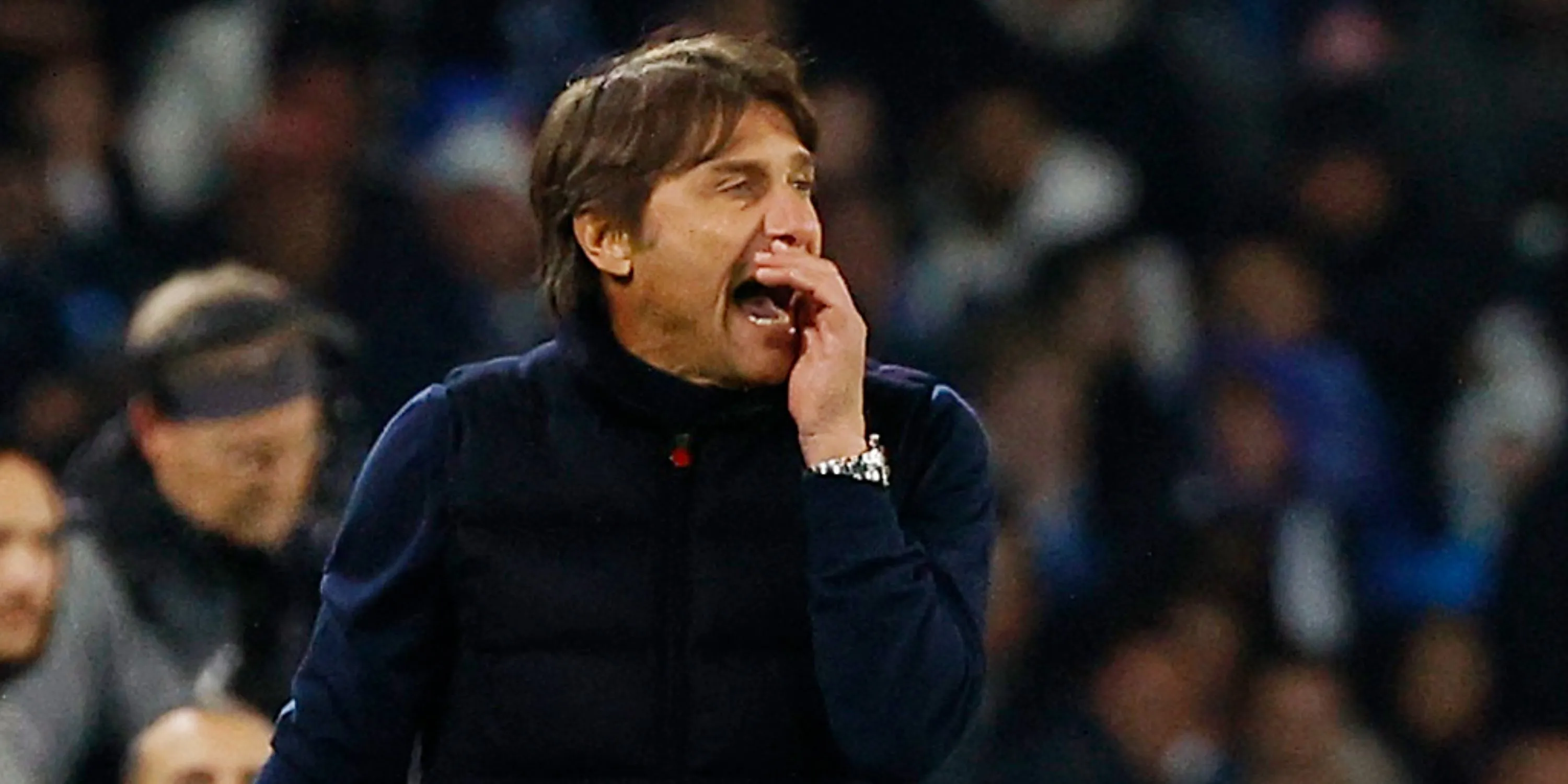 Antonio Conte của Napoli, ánh mắt nhìn về một chữ ký mới cho hàng thủ