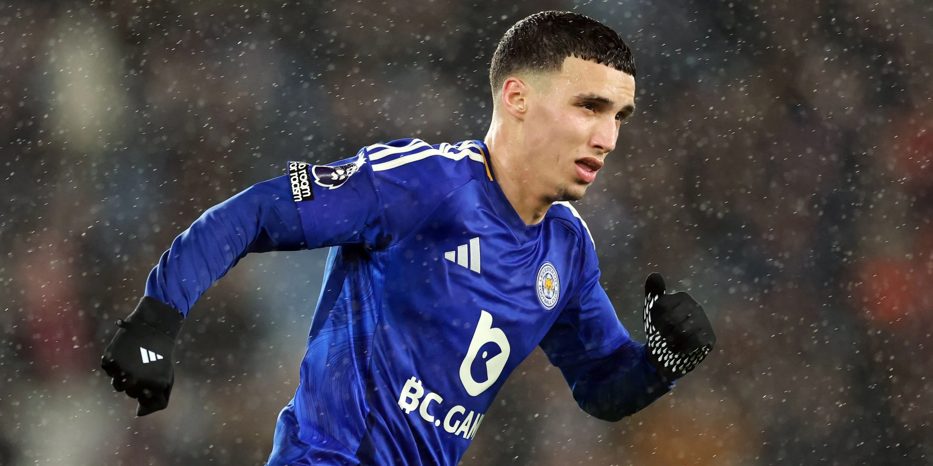Bilal El Khannouss thi đấu trong màu áo Leicester City, hứa hẹn là bản nâng cấp chất lượng cho Leeds