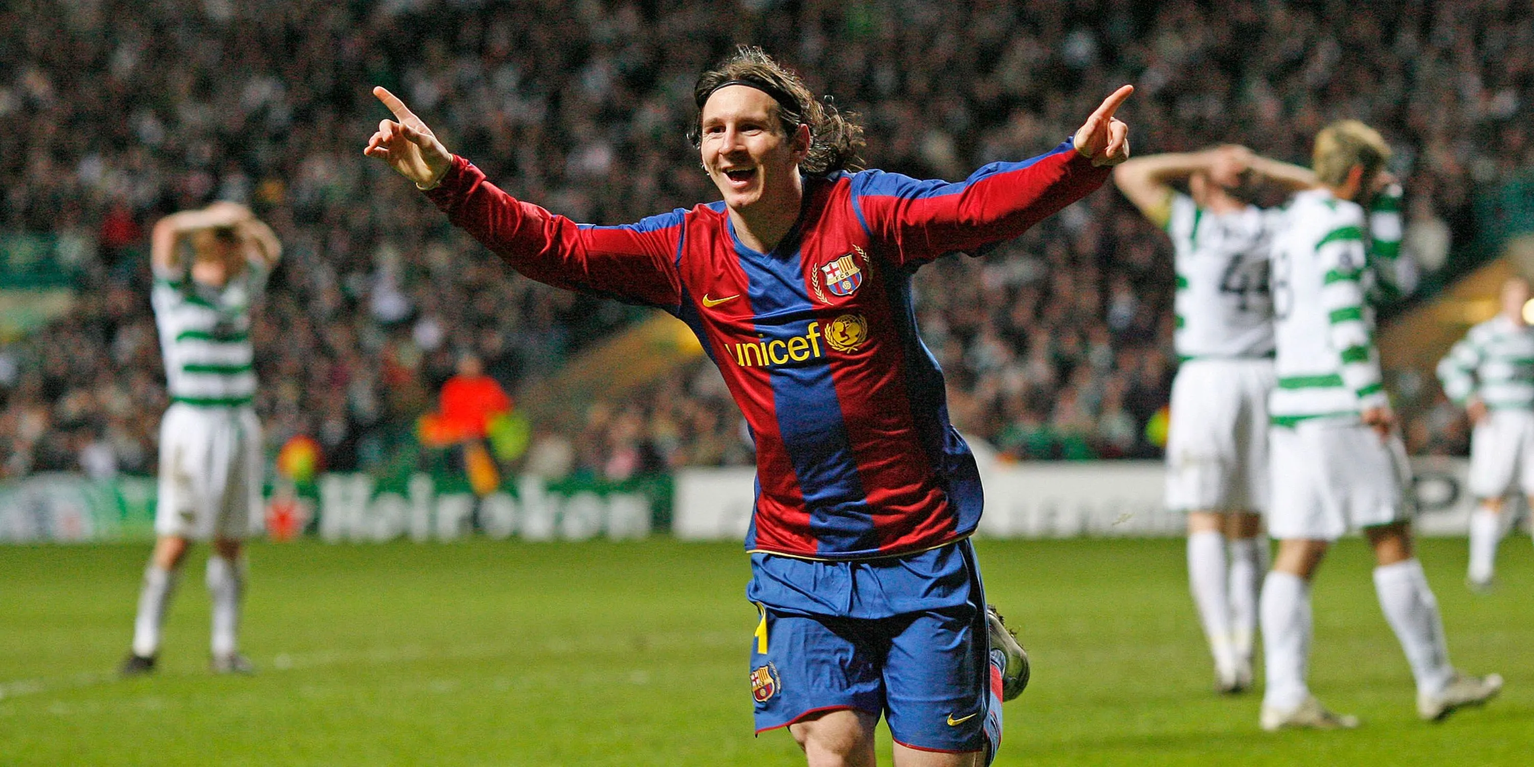 Lionel Messi trong màu áo Barcelona đối đầu Celtic tại Champions League, khoảnh khắc gợi nhớ bầu không khí cuồng nhiệt Parkhead.