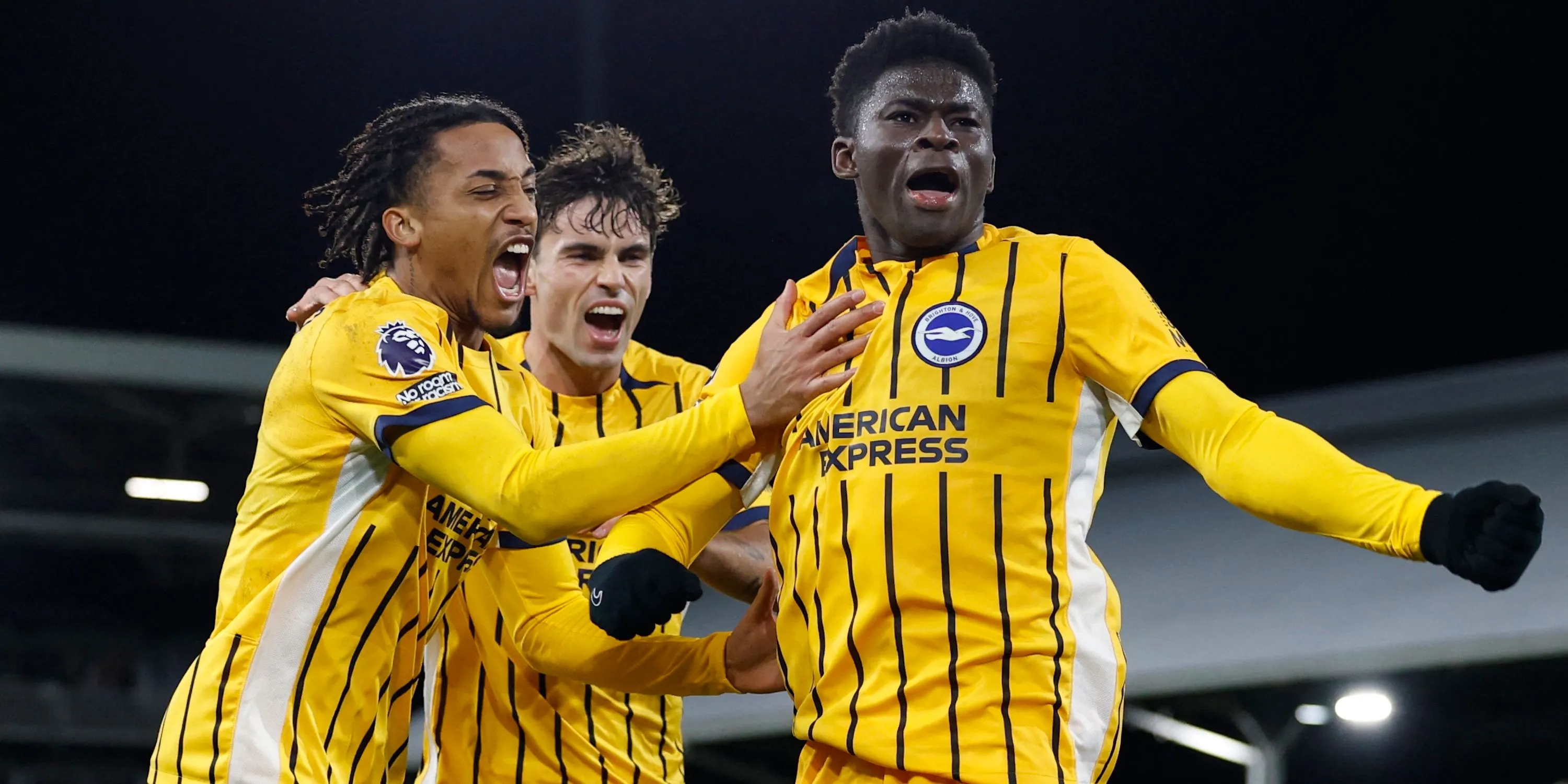 Matt O'Riley cùng đồng đội Brighton &amp; Hove Albion ăn mừng bàn thắng, thể hiện tầm ảnh hưởng của anh.