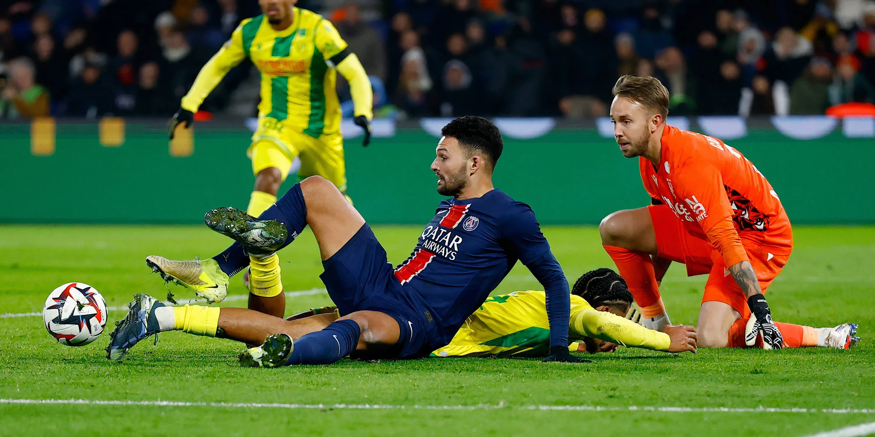 Nathan Zeze, trong màu áo Nantes, một tài năng trẻ đã rẽ lối, bỏ lại Liverpool phía sau để đi theo tiếng gọi từ Saudi.