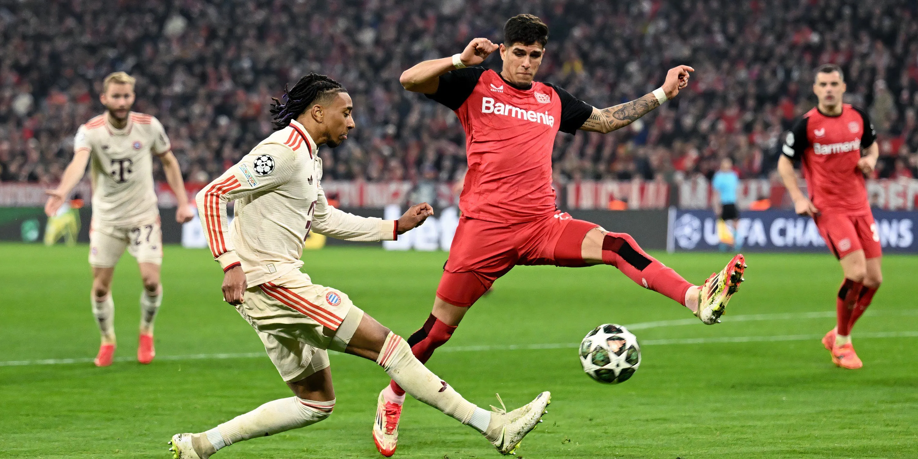 Piero Hincapié thi đấu cho Bayer Leverkusen