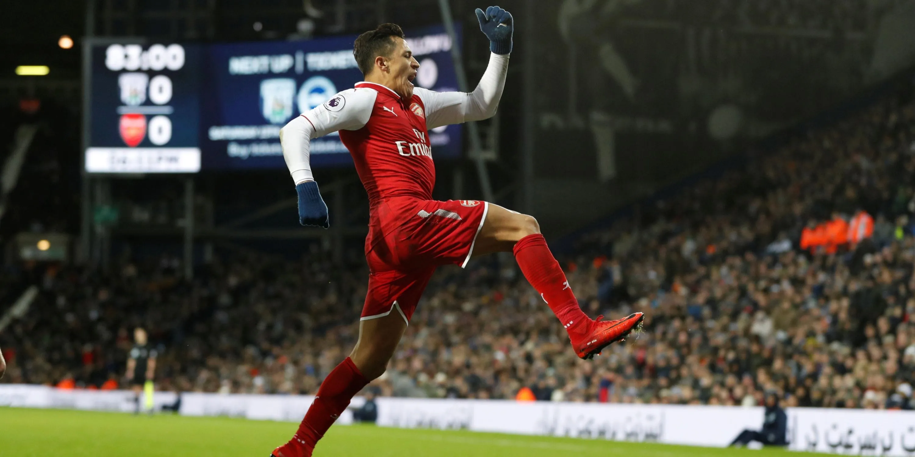 Alexis Sanchez ăn mừng bàn thắng, thể hiện khoảnh khắc rực rỡ trong màu áo Arsenal