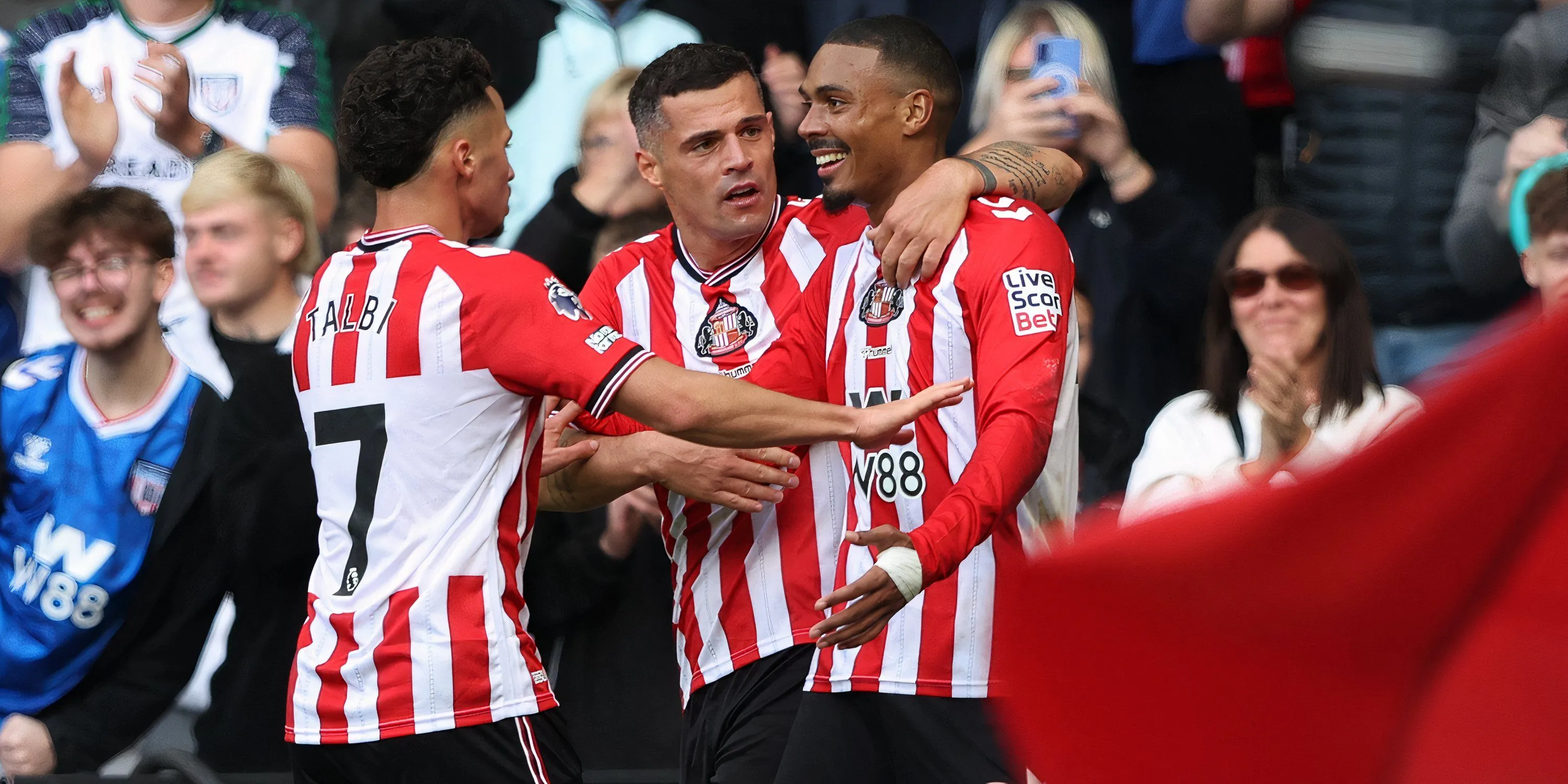 Đội hình Sunderland với các tân binh và cựu binh trên sân