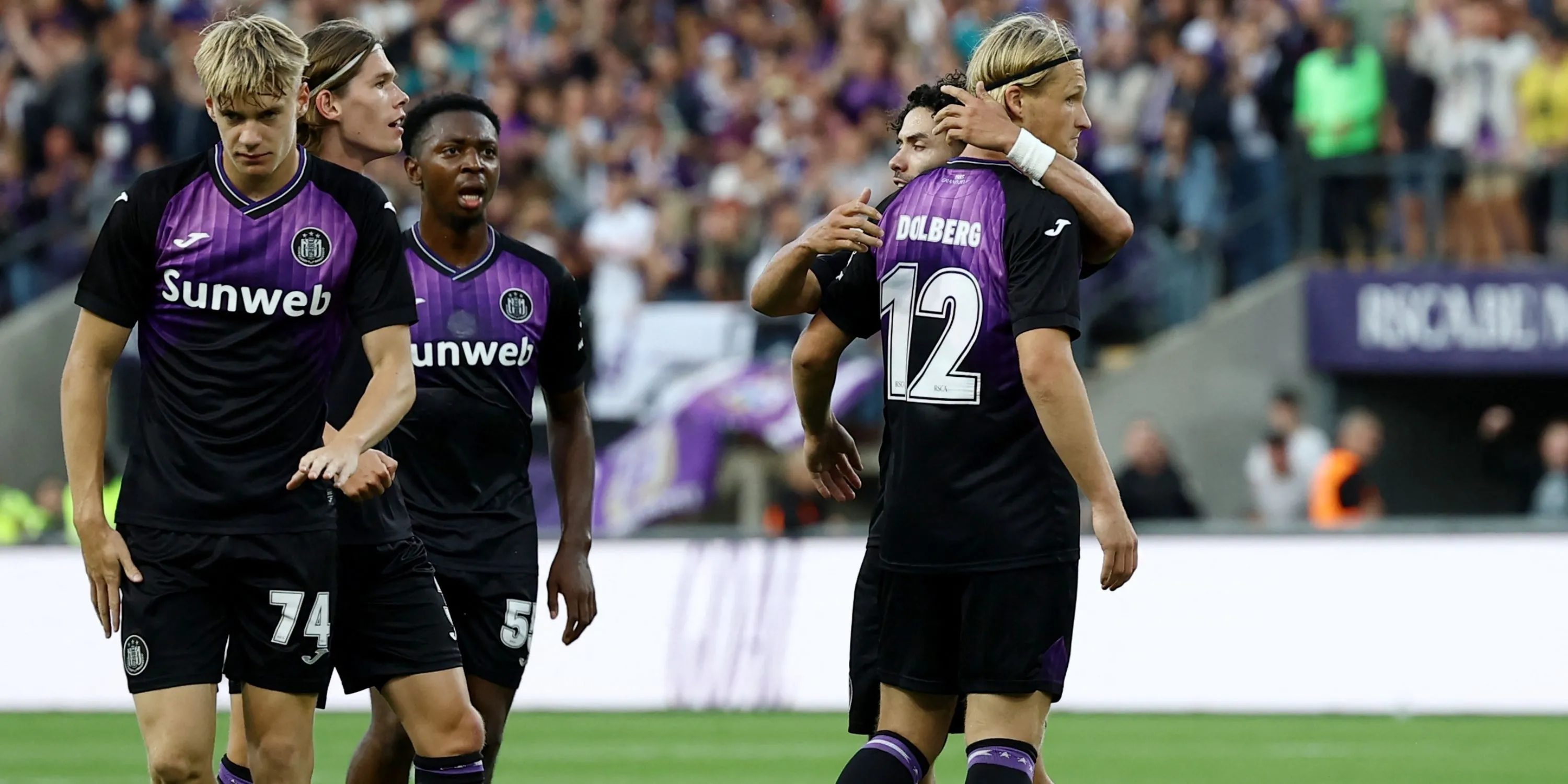 Kasper Dolberg ăn mừng bàn thắng cho Anderlecht tại Conference League