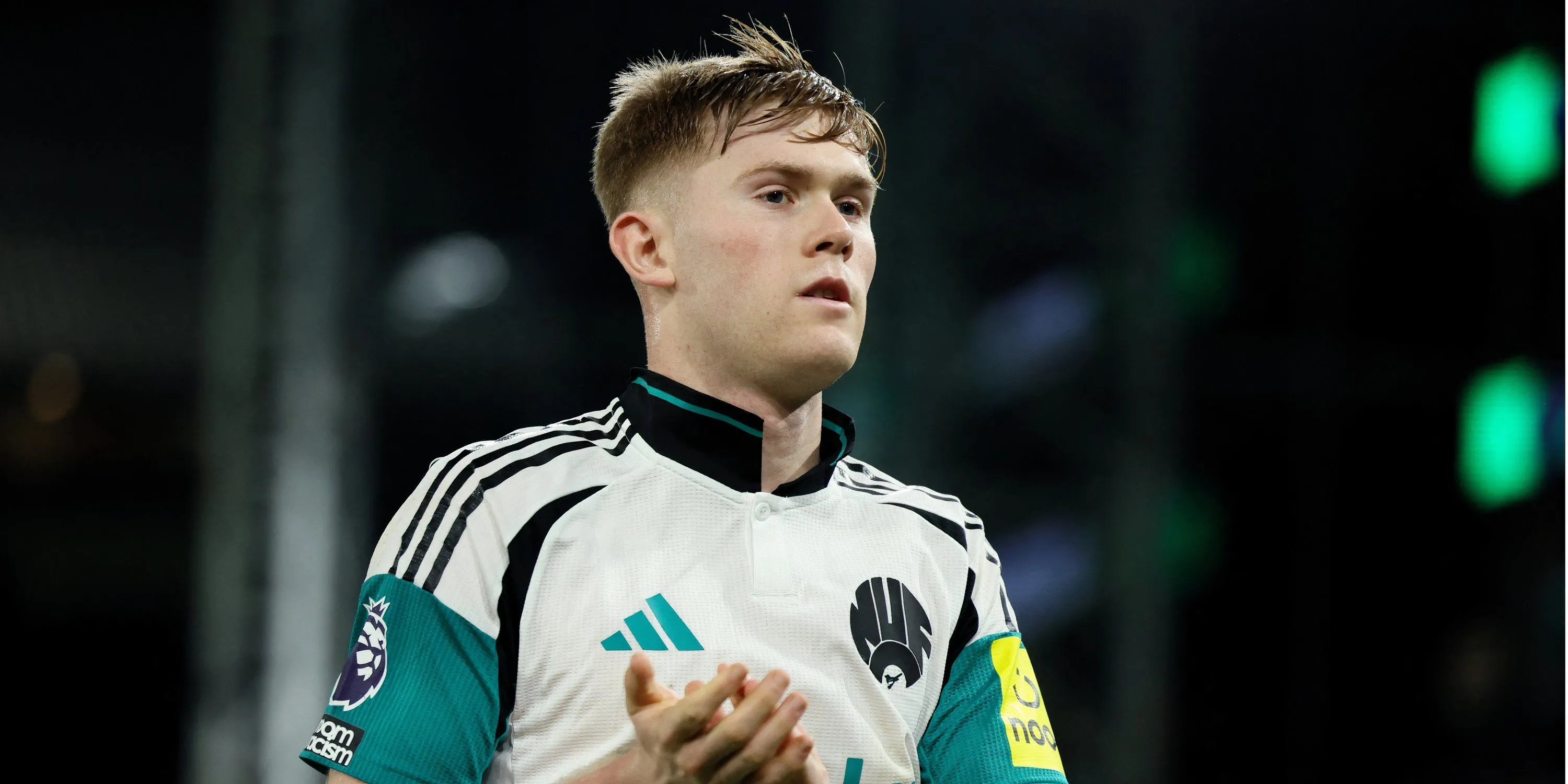 Lewis Hall trong màu áo Newcastle United