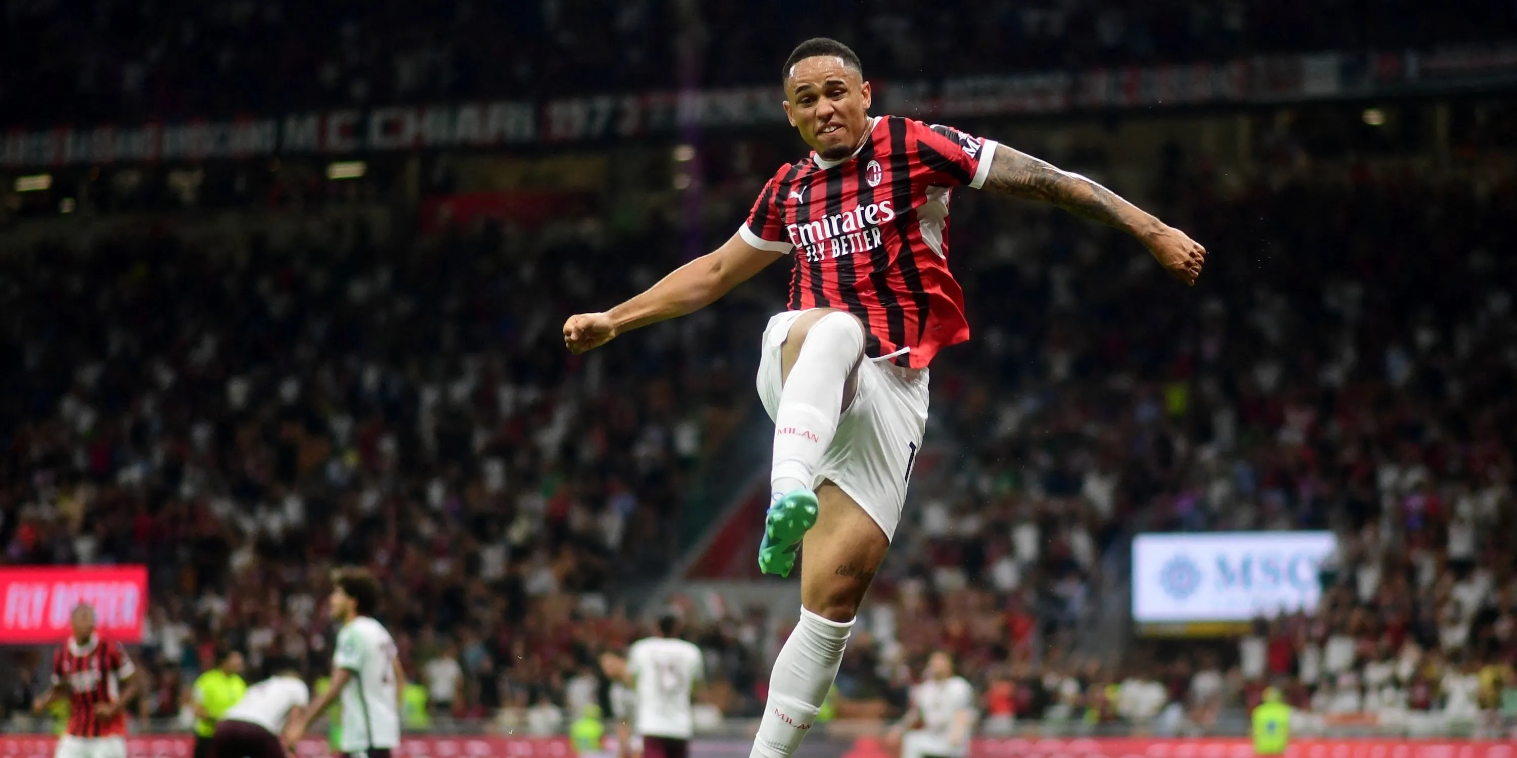Noah Okafor ăn mừng bàn thắng cho AC Milan, hé lộ tiềm năng