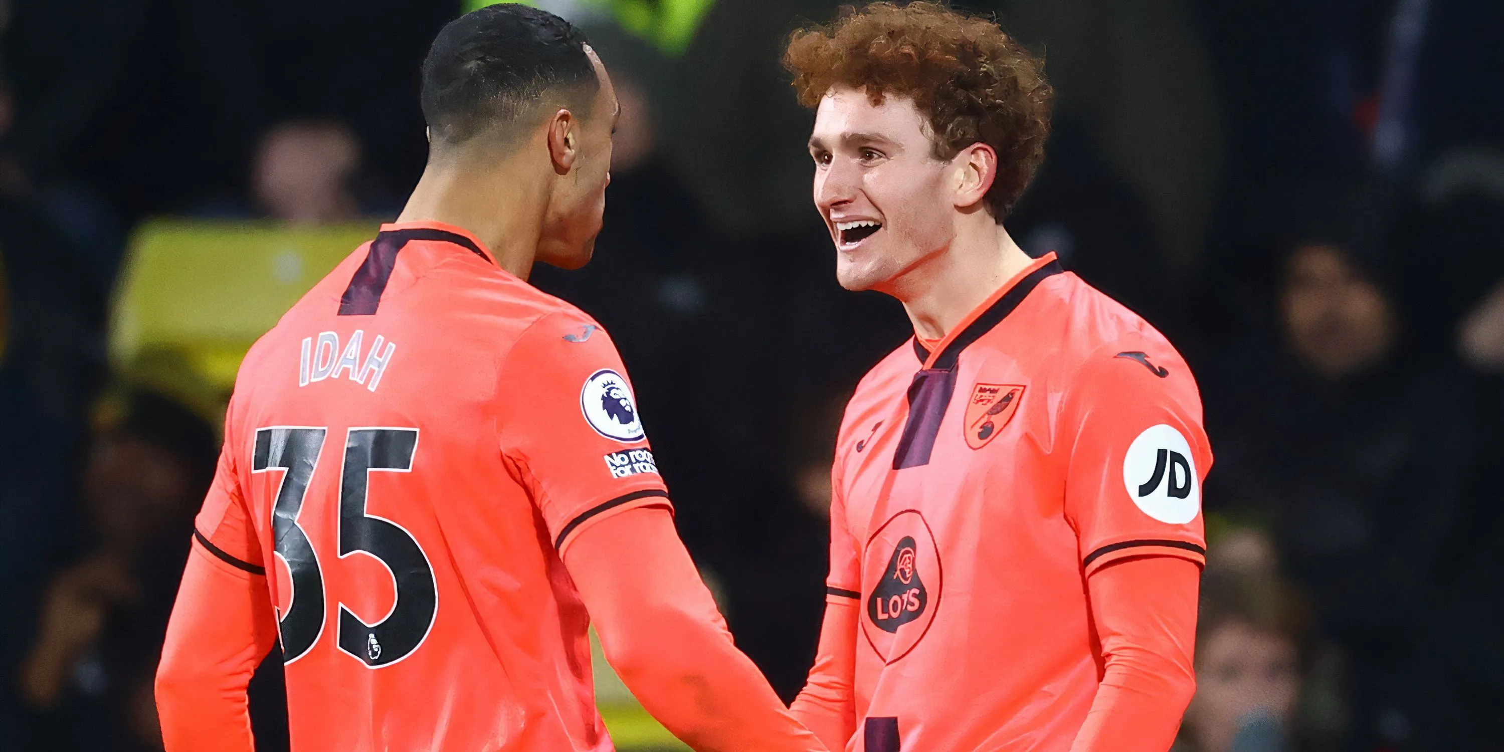 Tiền đạo Josh Sargent (Norwich City) trên sân, thể hiện phong độ ấn tượng ở Championship