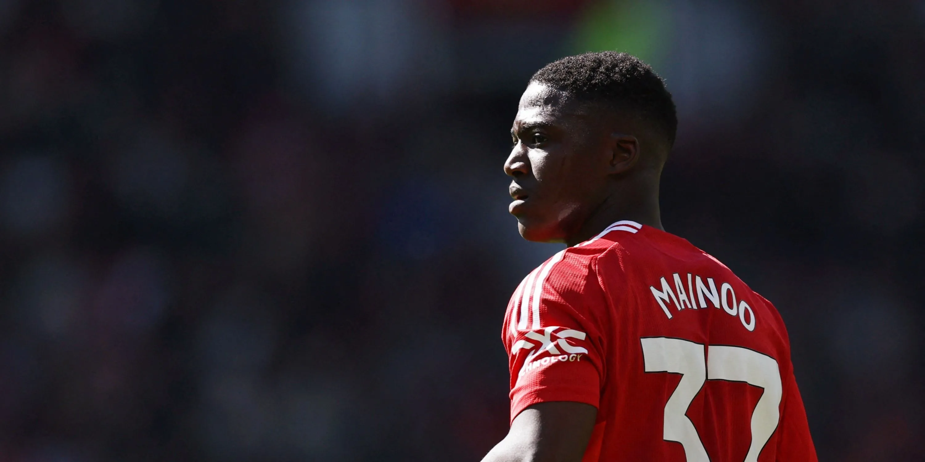 Tiền vệ trẻ Kobbie Mainoo của Manchester United với ánh mắt đượm buồn về một mùa giải khó khăn