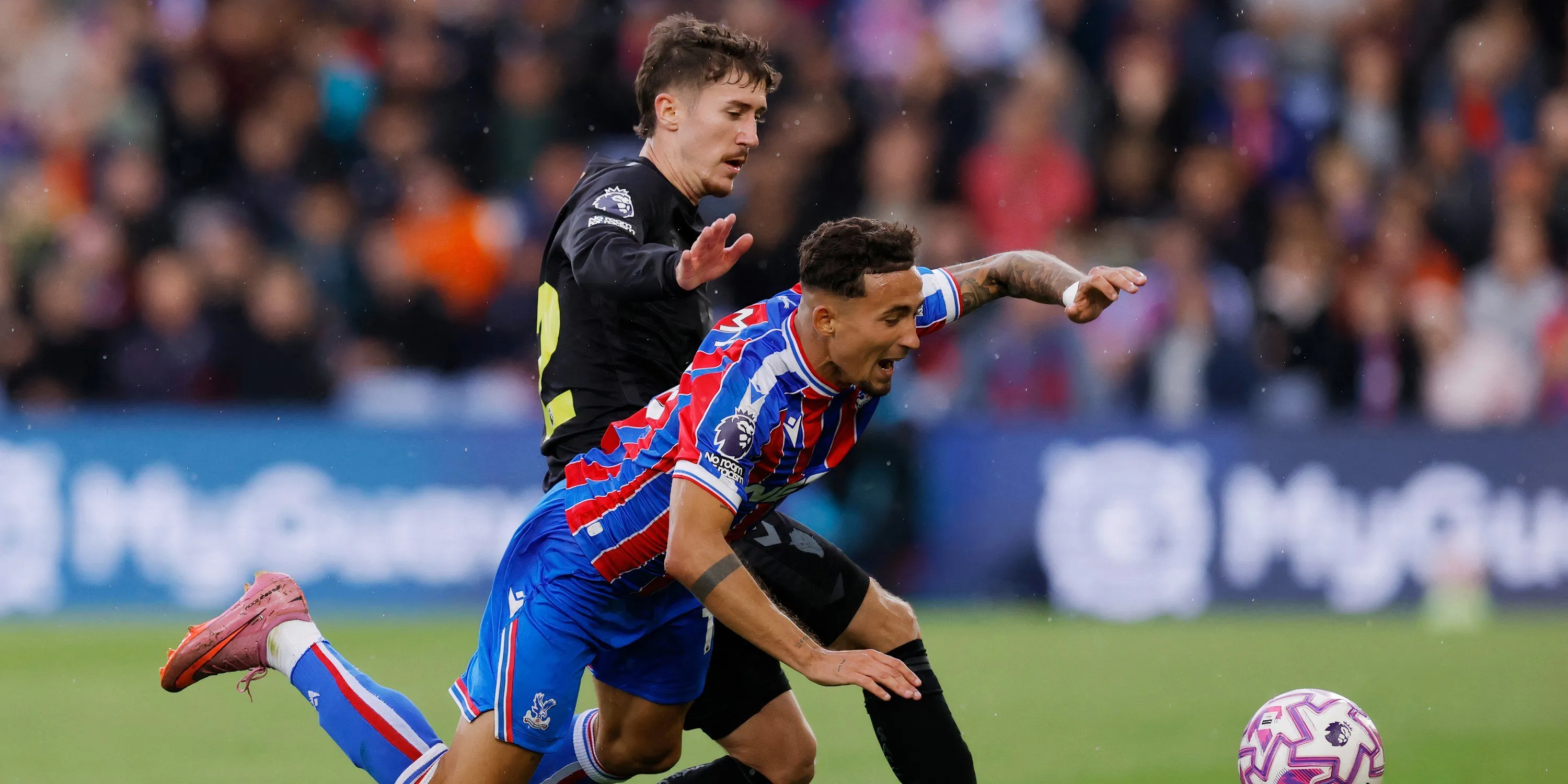 Trai Hume, hậu vệ cánh tài năng của Sunderland, trong màu áo đội bóng