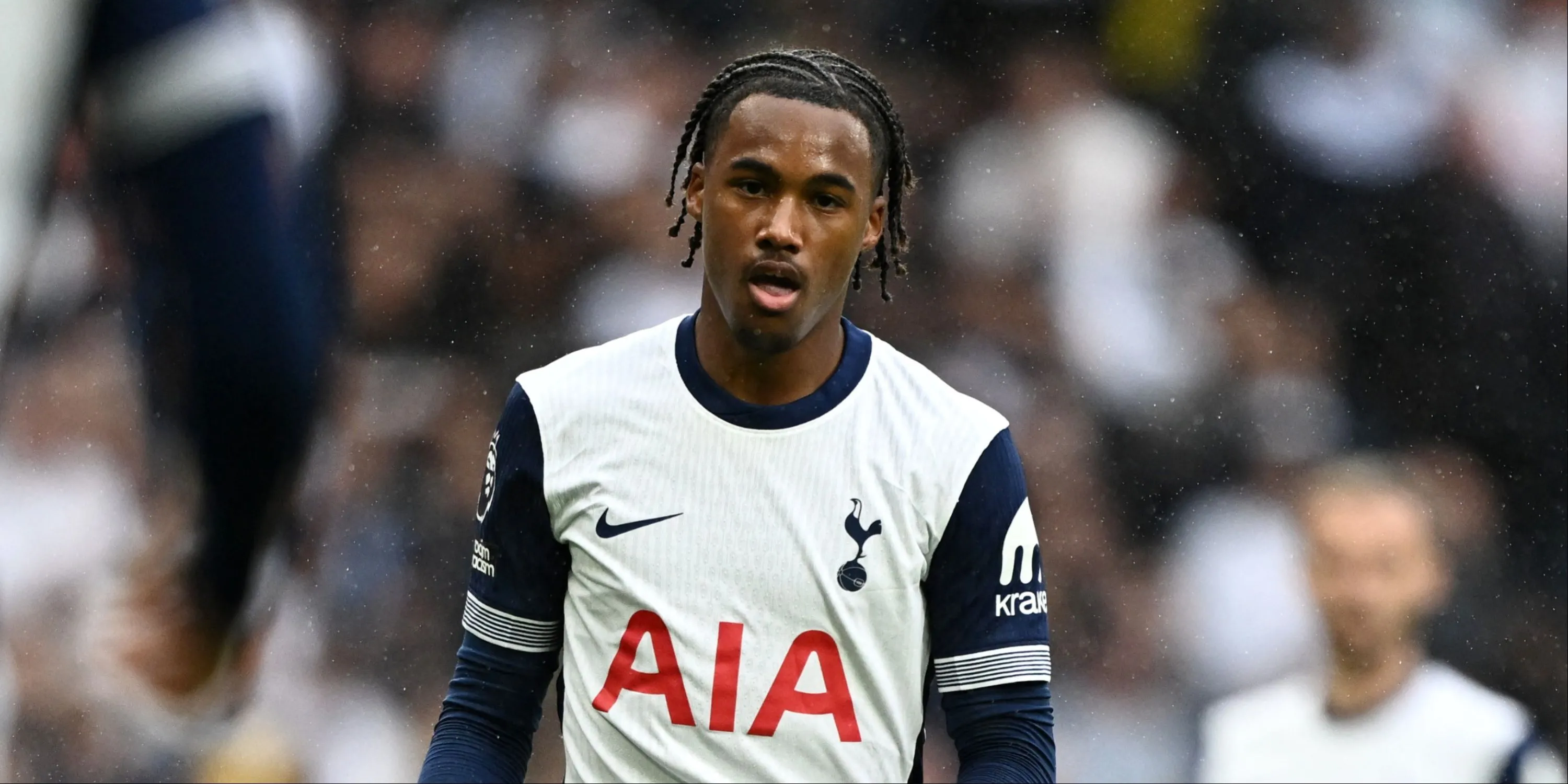 Wilson Odobert khoác áo Spurs, một bản hợp đồng đầy hy vọng nhưng chưa thể tỏa sáng.