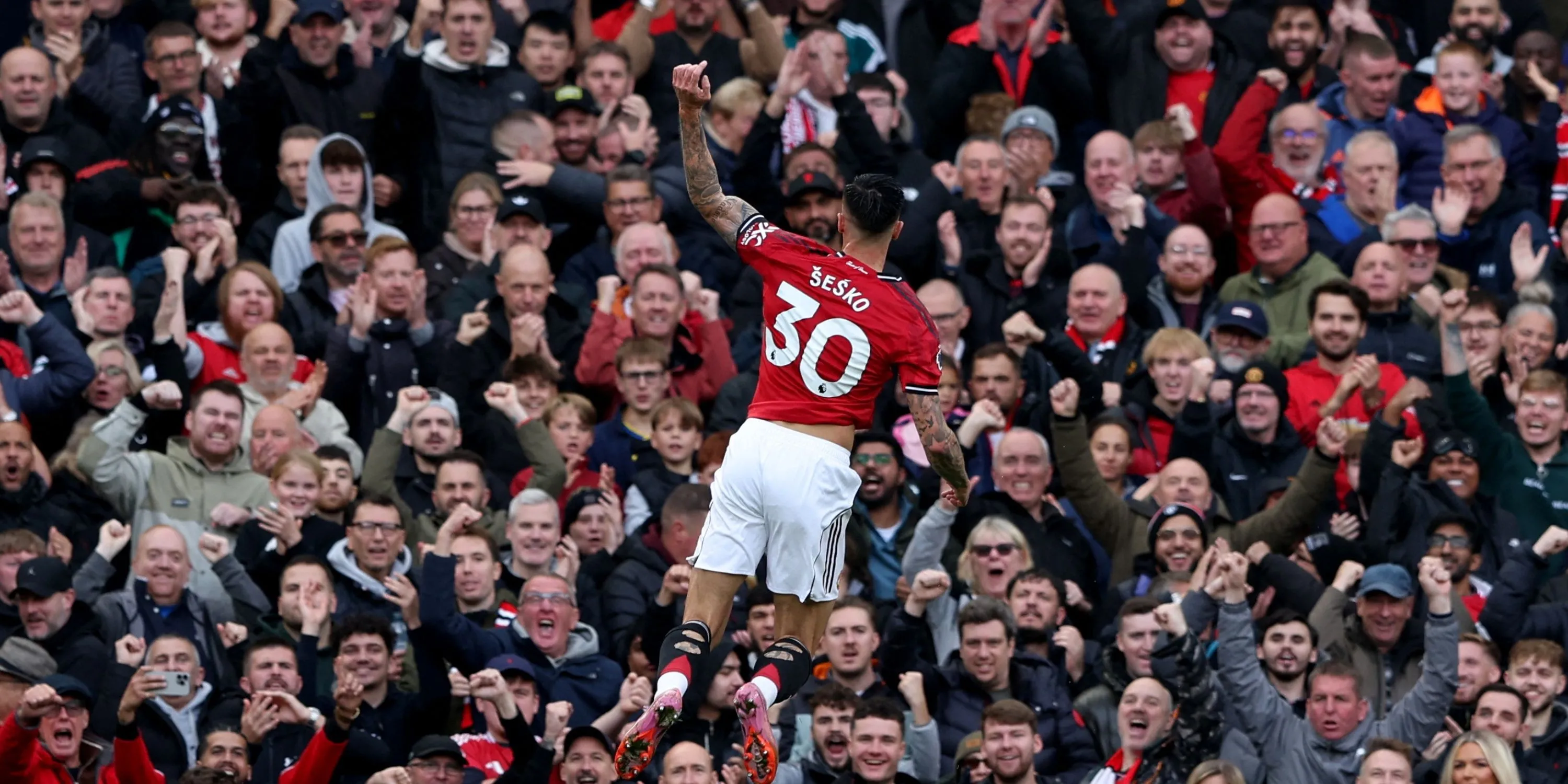 Benjamin Sesko ăn mừng bàn thắng, tiền đạo Man United mới ký hợp đồng mùa hè 2025