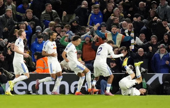 Brenden Aaronson bứt phá mở tỷ số cho Leeds trước West Ham