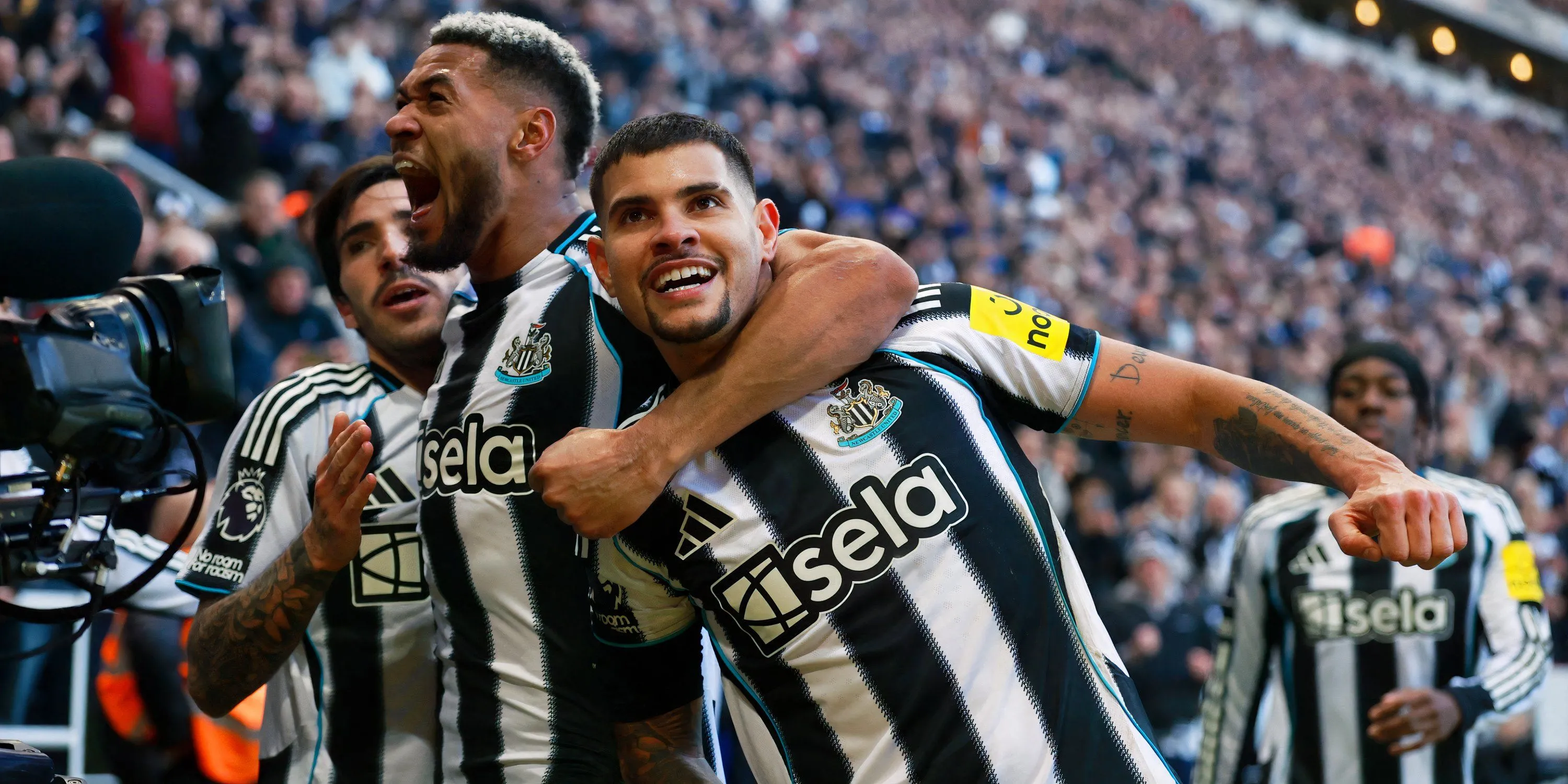 Bruno Guimaraes dẫn dắt tuyến giữa Newcastle trong một pha tranh chấp quyết liệt
