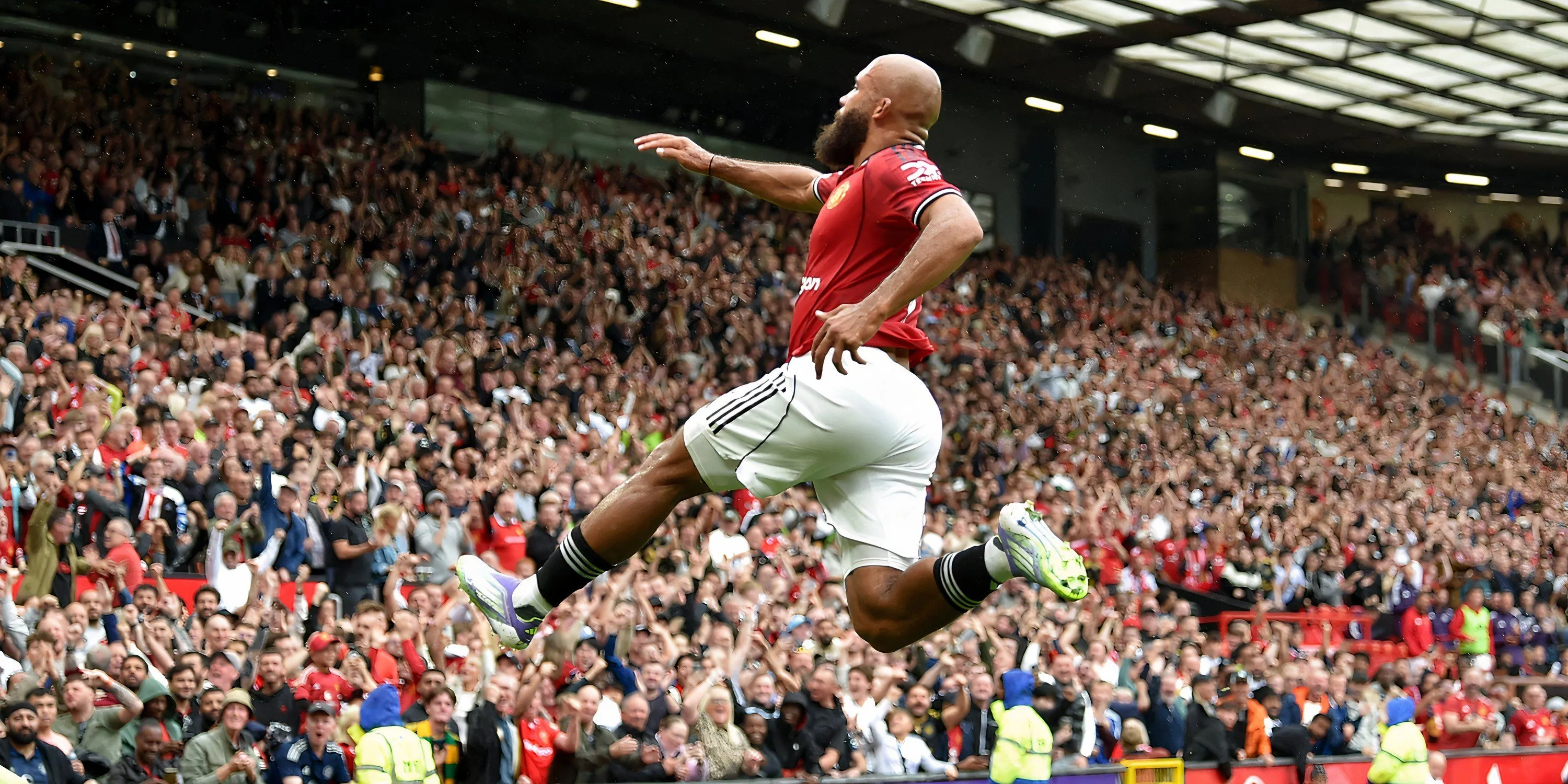 Bryan Mbeumo ăn mừng ghi bàn cho Man Utd — tân binh từ Brentford