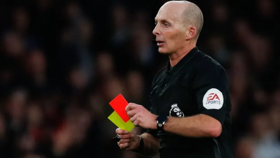 Cầu thủ bị truất quyền sau hai thẻ vàng trong cùng một trận