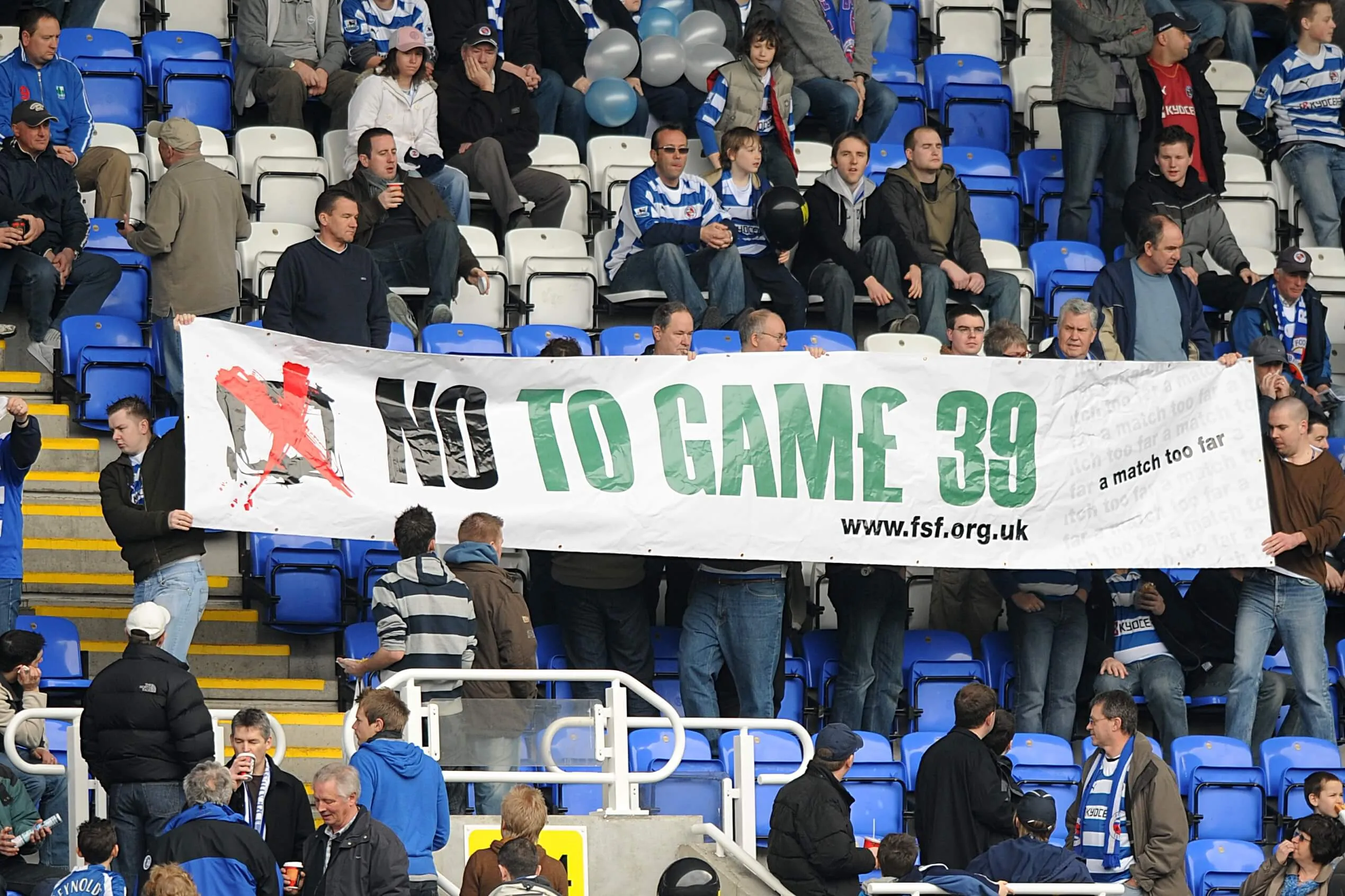 CĐV biểu tình phản đối kế hoạch đưa trận đấu La Liga ra nước ngoài